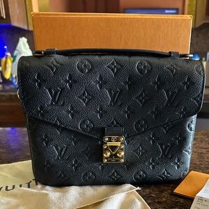 Louis Vuitton Pochette Métis